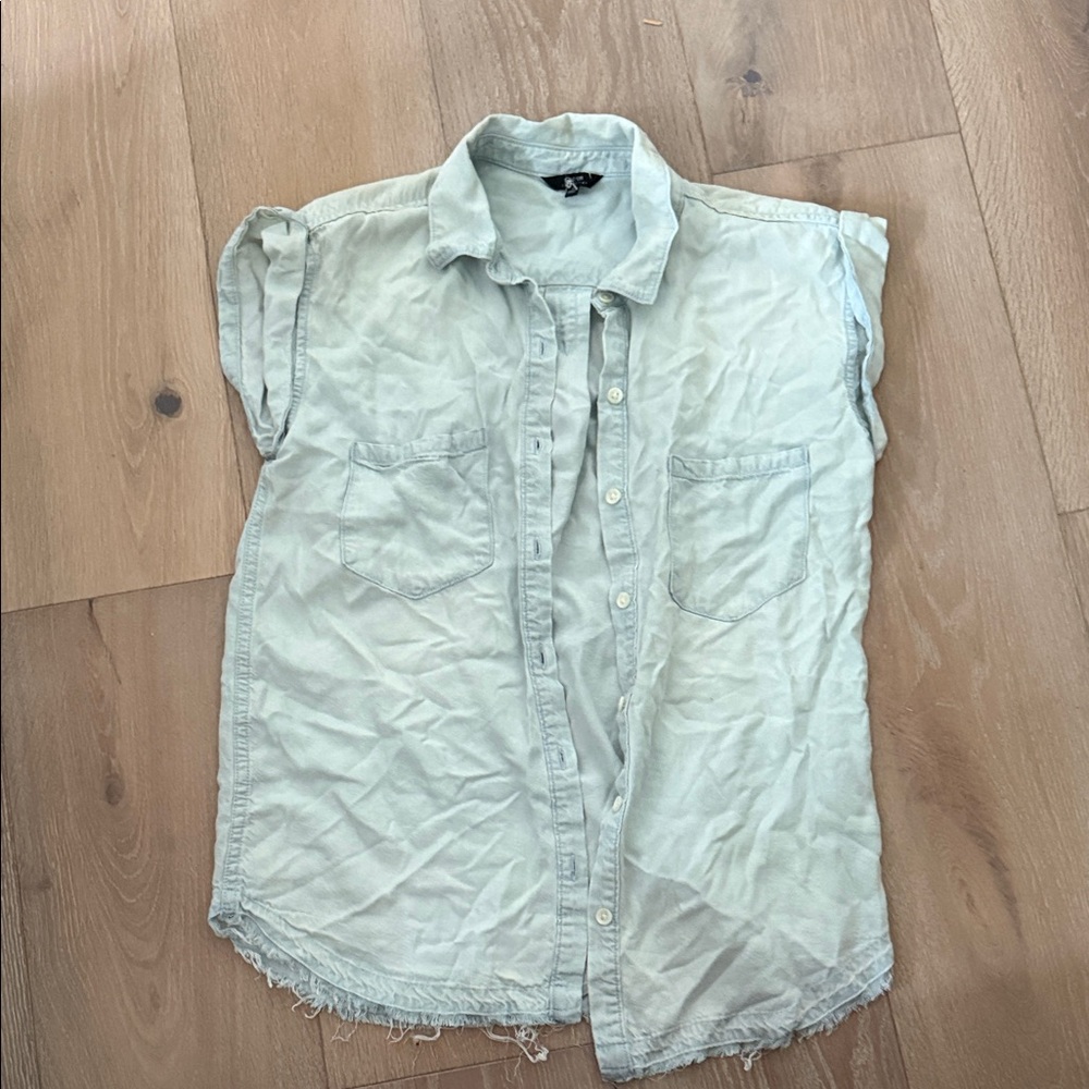 Joe's Jeans Light Gray Sleeveless Button-Down Shirt